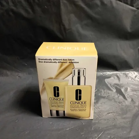 CLINIQUE DRAMATICALLY DIFFERENT DUO MOISTURISERS (LOTION + EMULSION) GIFT SET – BOXED