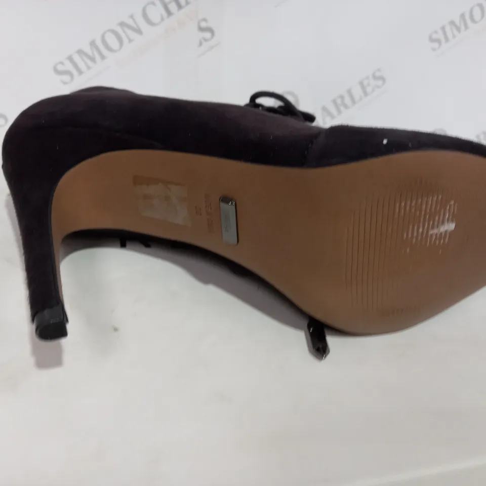 BOXED REISS SUEDE CHOCOLATE BOOT HEELS - SIZE 5