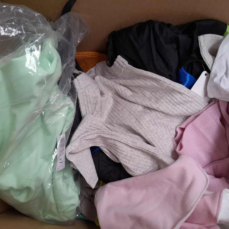 APPROXIMATELY 30 ASSORTED KIDS CLOTHING IN VARIOUS STYLES TO INCLUDE SIZES 18-24 MONTHS, 7 YEARS, 8-9 YEARS