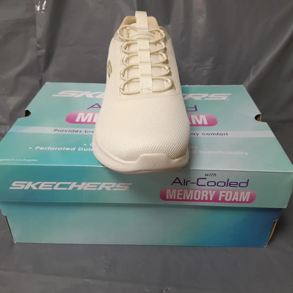 BOXED PAIR OF SKECHERS AIR-COOLED MEMORY FOAM TRAINERS IN CREAM SIZE 7