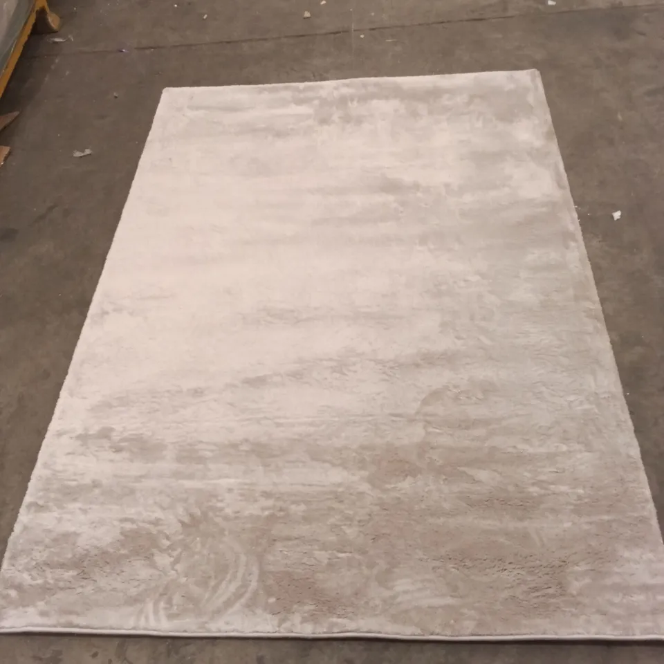 STILLAGE OF ASSORTED QUALITY RUGS APPROXIMATELY 18 