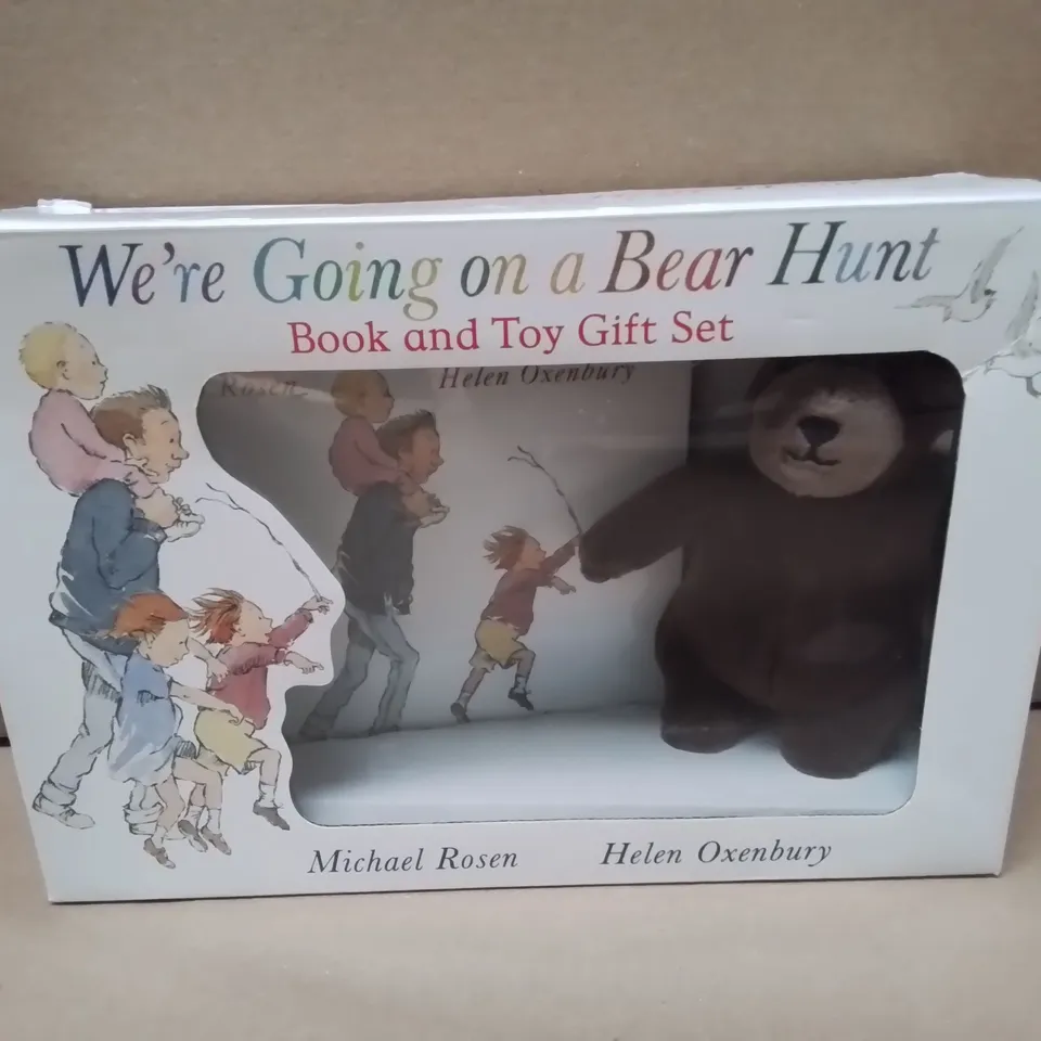 LOT OF 7 BRAND NEW GOING ON A BEAR HUNT BOOK AND TOY GIFT SETS