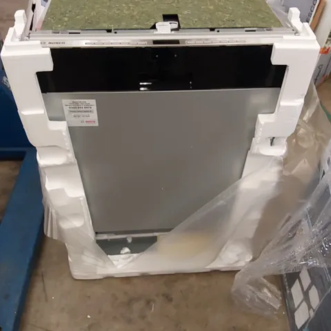 PACKAGED BEKO INTERGRATED DISHWASHER SMV4HCX40G