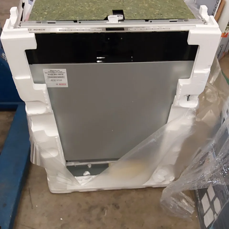 PACKAGED BEKO INTERGRATED DISHWASHER SMV4HCX40G