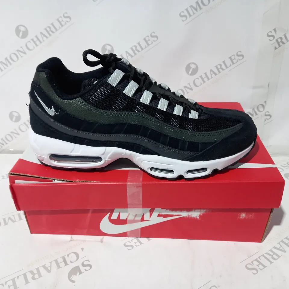 NIKE AIR MAX 95 BLACK SIZE 9