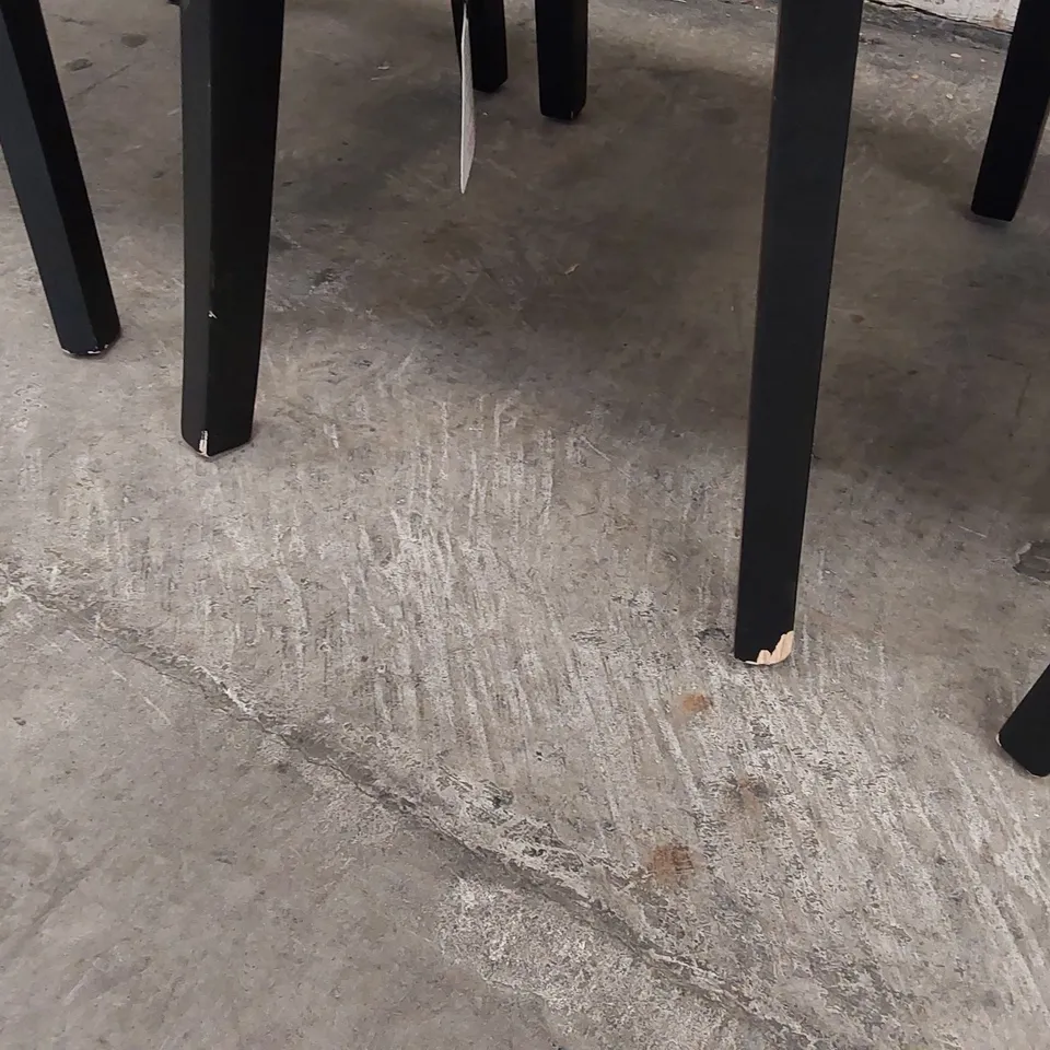 LOT OF 6X KENSINGTON LIGHT GREY BUTTON BACK DINING CHAIRS - BLACK LEGS (6 ITEMS)