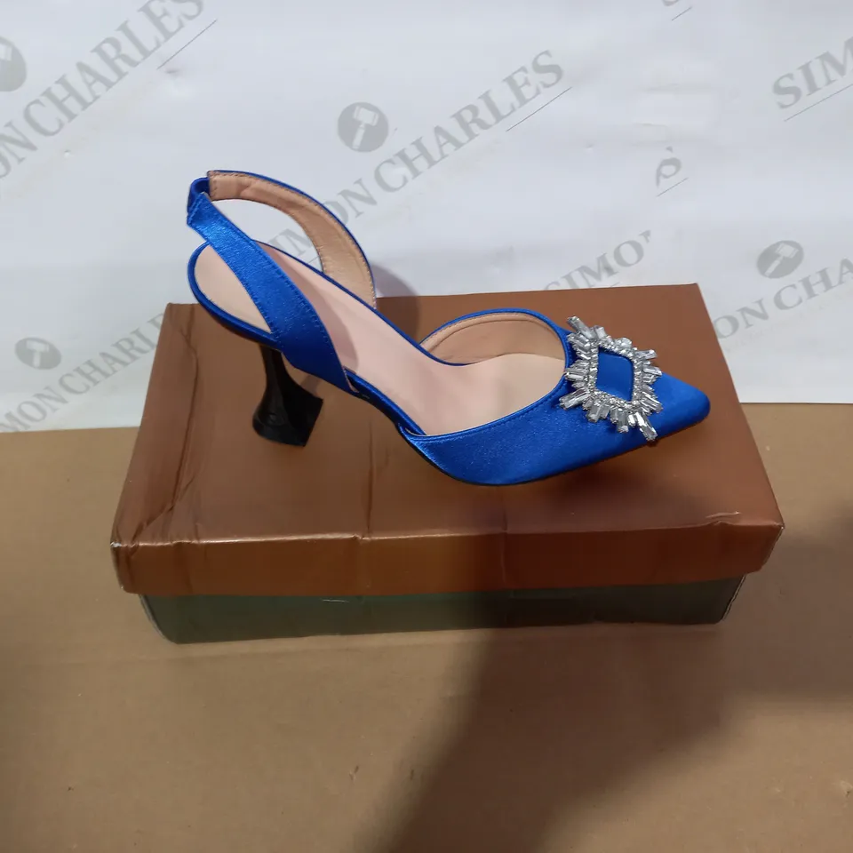 BOXED PAIR OF DESIGNER BLUE HIGH HEELS SIZE 37