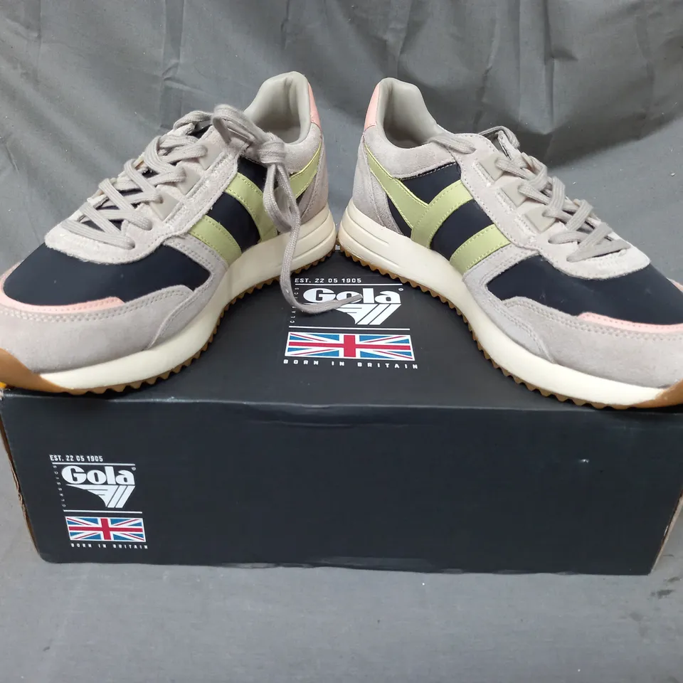 BOXED PAIR OF GOLA CHICAGO SHOES IN BLACK/FEATHER GREY/LEMON UK SIZE 7