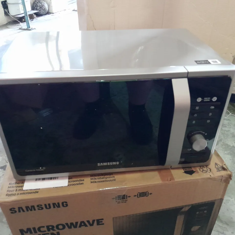 SAMSUNG SOLO MICROWAVE MS23F301TAS
