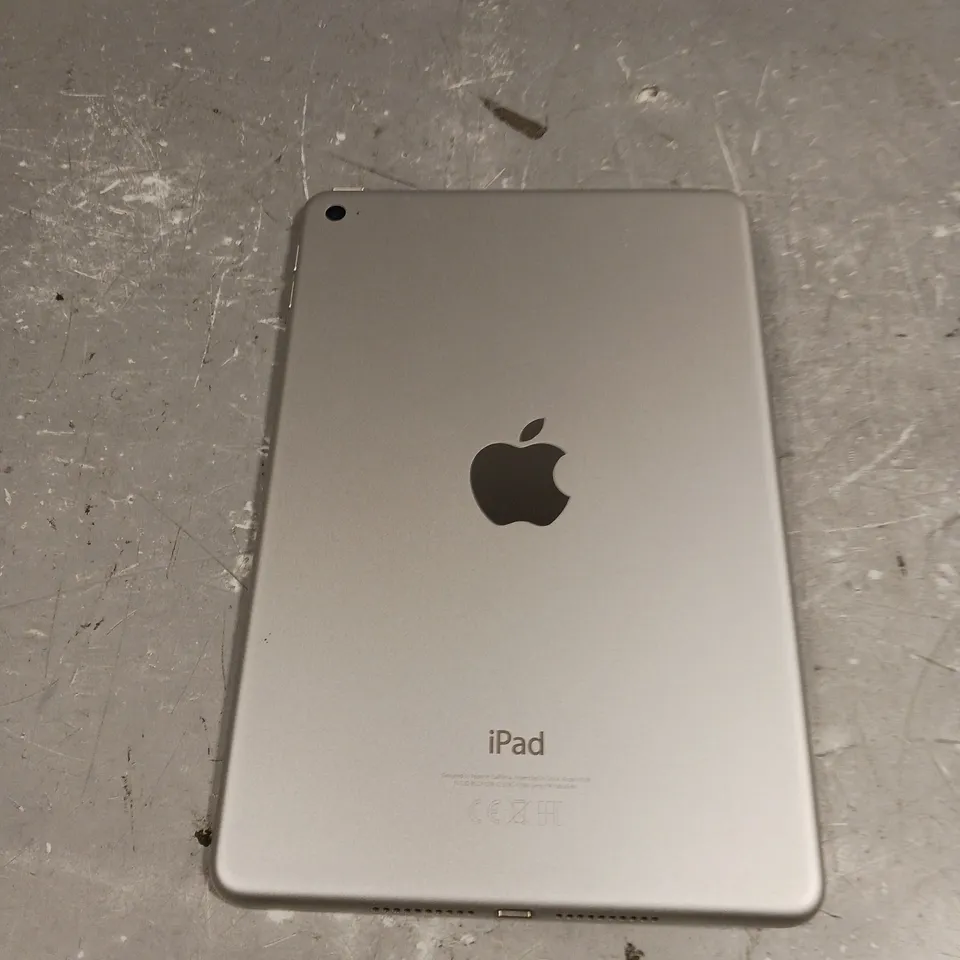 BOXED APPLE IPAD MINI 4 SILVER 