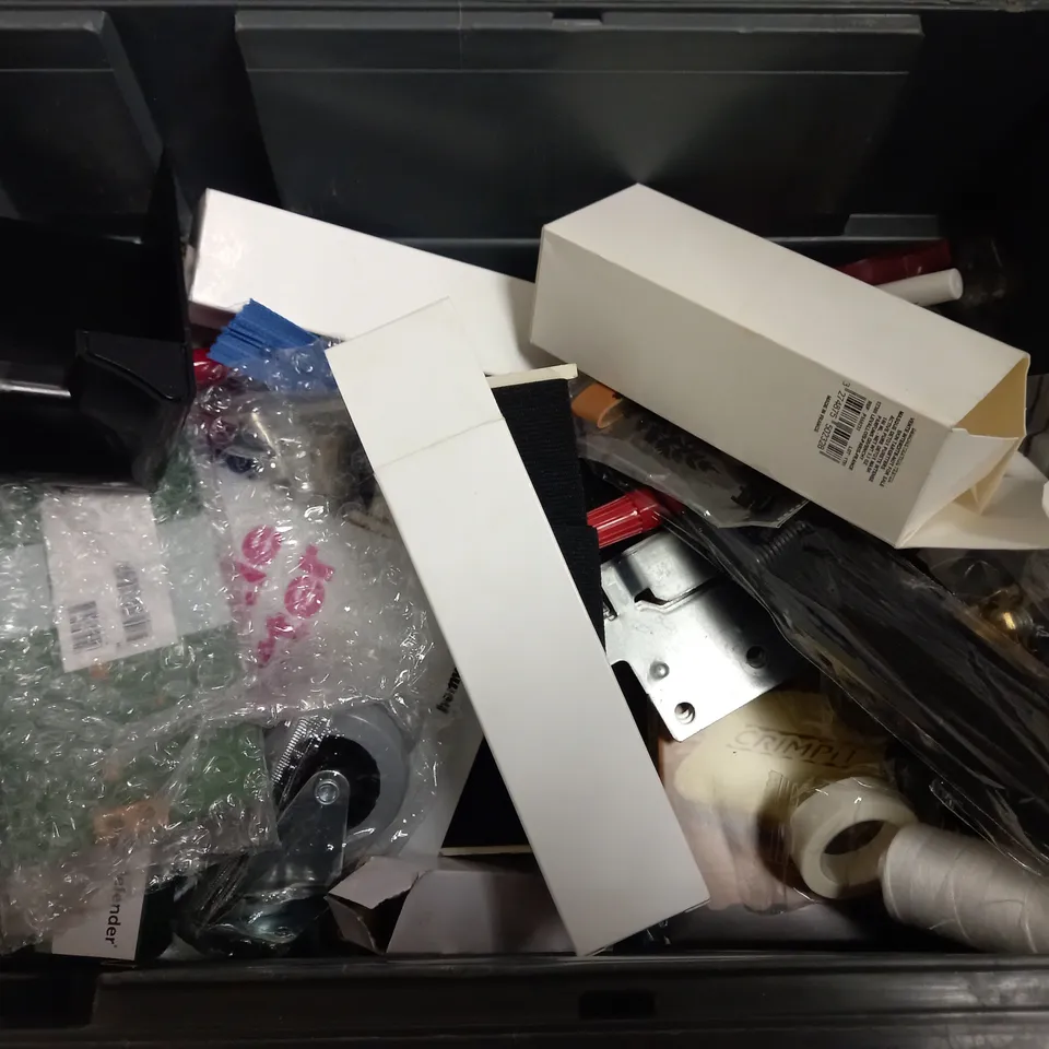 BOX OF APPROX 15 ASSORTED ITEMS INCLUDING CRIMPIT, RIZLA ROLLING MACHINE AND AIRTITE PUNCTURE KIT