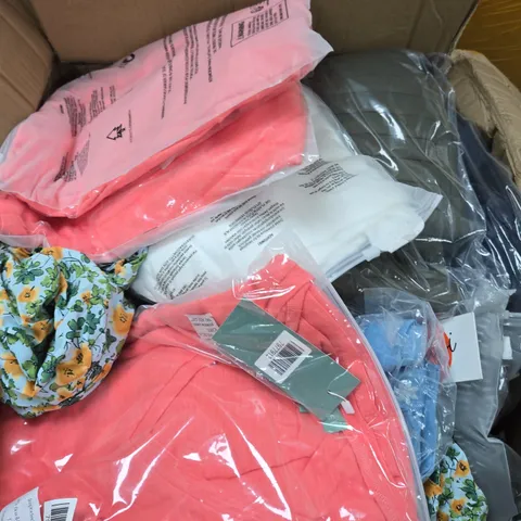 APPROXIMATELY 15 ASSORTED CLOTHING ITEMS IN VARIOUS COLOURS, SIZES, AND STYLES