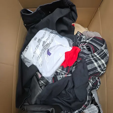 APPROXIMATELY 30 ASSORTED CLOTHING ITEMS IN VARIOUS SIZES, STYLES & COLOURS - COLLECTION ONLY