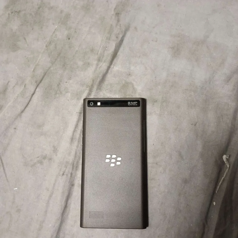 BLACKBERRY SMARTPHONE – BLACK, 8 MP REAR CAMERA 