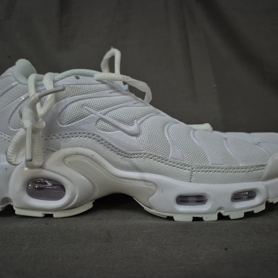 PAIR OF NIKE TN AIR SHOES IN WHITE (ODD SIZES)