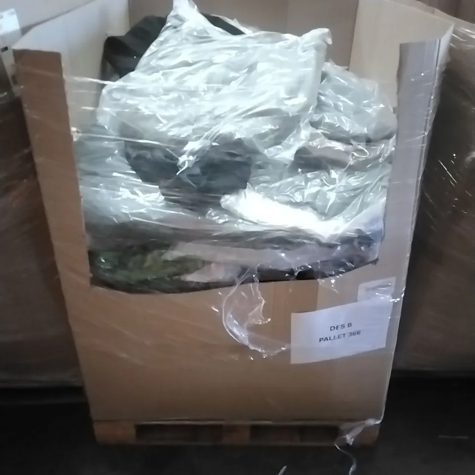 A PALLET CONTAINING APPROXIMATELY 80 BRAND NEW DESIGNER WOMEN'S CLOTHES WHICH INCLUDE; VARIOUS JD WILLIAMS COATS, BLAZERS, SKIRTS ETC