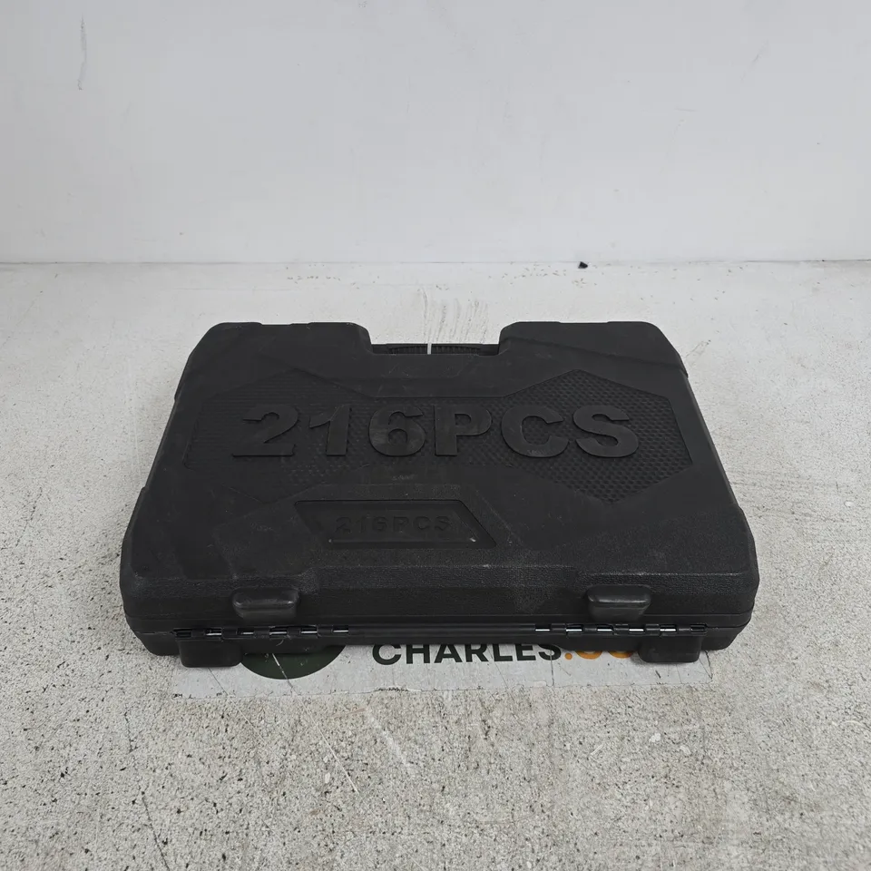 MULTI-PIECE SOCKET AND RATCHET TOOL SET IN CASE