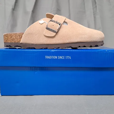 BOXED PAIR OF BIRKENSTOCK CLOSED TOE SHOES IN SANDSTONE EU SIZE 39