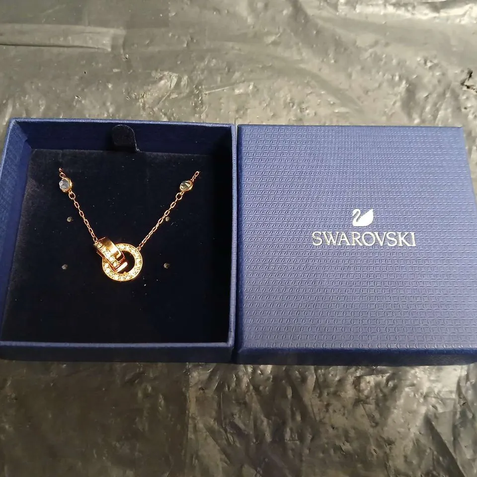 SWAROVSKI NECKLACE WITH CIRCULAR PAVÉ PENDANT – GOLD TONE