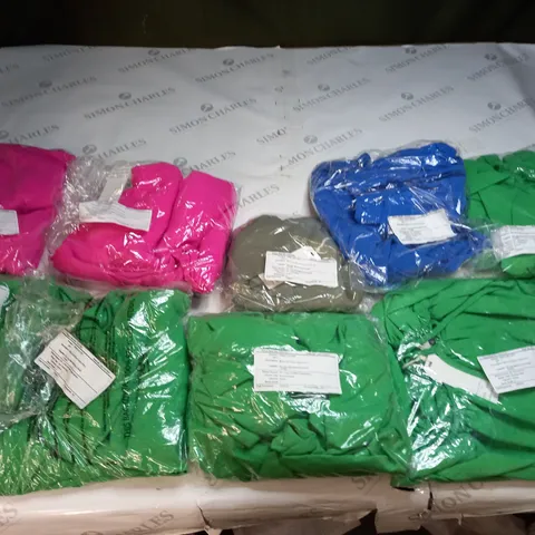 BAG OF APPROX 10 ASSORTED CLOTHING ITEMS TO INCLUDE - MAISON DE NIMES 