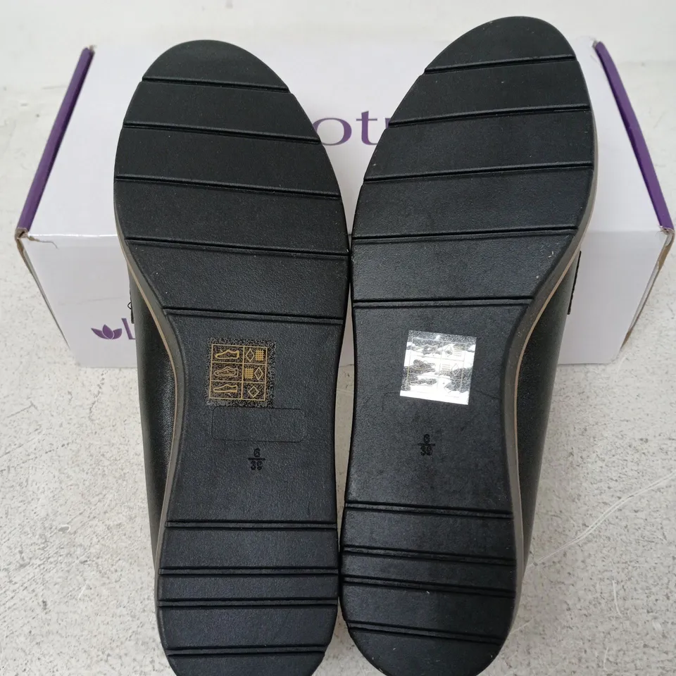 BOXED PAIR OF LOTUS YORK SHOES IN BLACK - UK 6