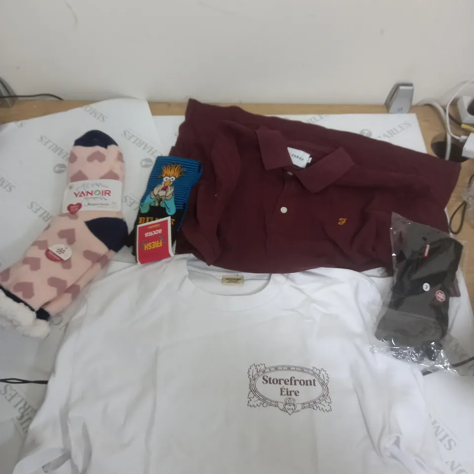 BOX OF APPROXIMATELY 25 ASSORTED CLOTHING ITEMS TO INCUDE - SOCKS , JUMPERS , T-SHIRTS ECT