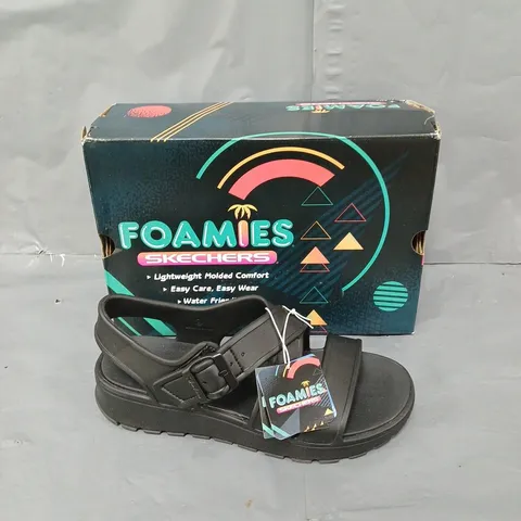 BOXED PAIR OF FOAMIES SKETCHERS SANDAL UK 6