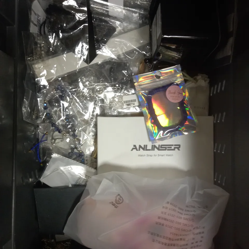 APPROXIMATELY 20 ASSORTED JEWELLERY PRODUCTS TO INCLUDE RINGS, EARRINGS, NECKLACES ETC	