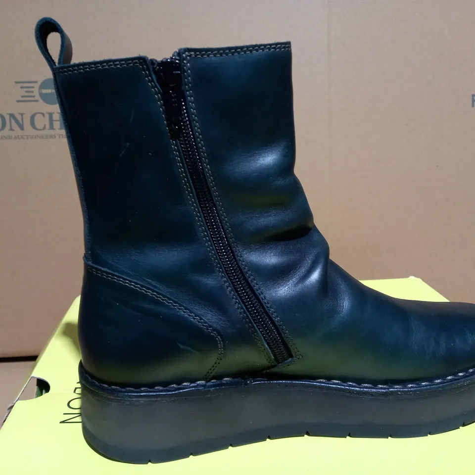 FLY LONDON RENO RUG PETROL WOMENS DARK GREEN BOOTS - SIZE 6