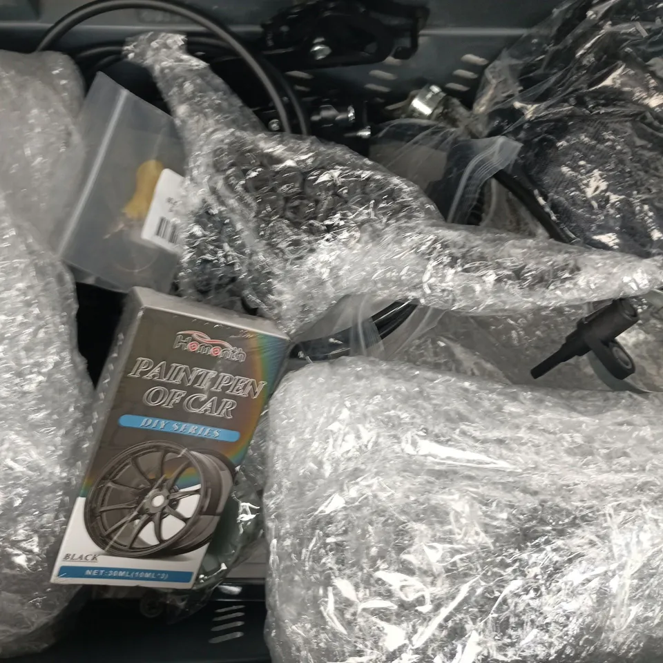 APPROXIMATELY 8 ASSORTED HOUSEHOLD ITEMS TO INCLUDE REMOTE ALARM, PAINT PEN OF CAR, ETC
