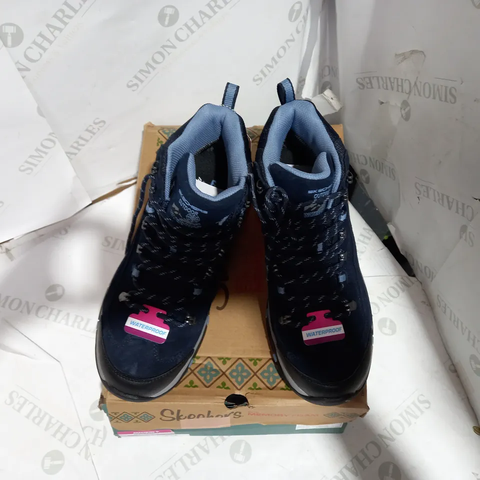 SKETCHERS NAVY WINTER PROOF BOOT - 6.5