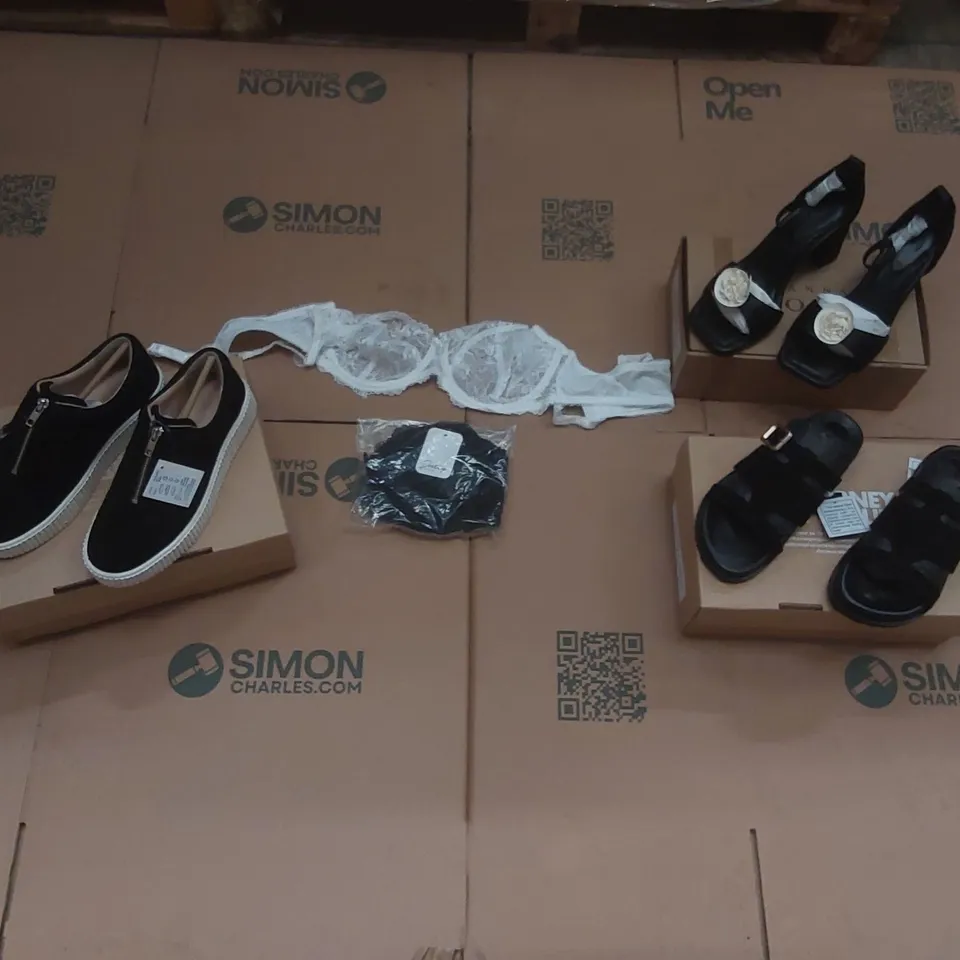 PALLET CONTAINING APPROXIMATELY 280x BRAND NEW ASSORTED DESIGNER CLOTHING ITEMS AND SHOES INCLUDING: JD WILLIAMS SHOES, JOANNA HOPE HIGH HEELS, ANTHOLOGY SANDALS, PRETTY SECRETS BRAS ECT