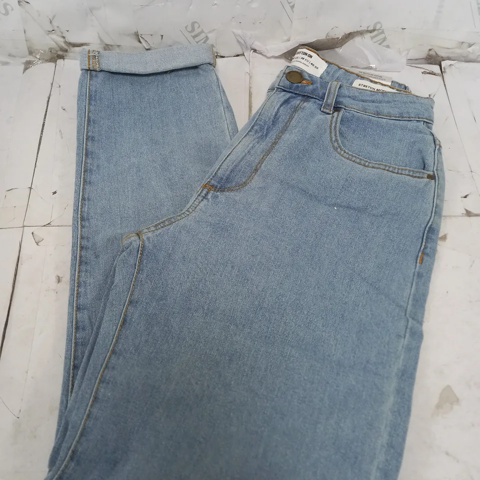APPROXIMATELY 140 STRETCH MOM JEANS IN WAVE BLUE IN VARIOUS SIZES - COLLECTION ONLY