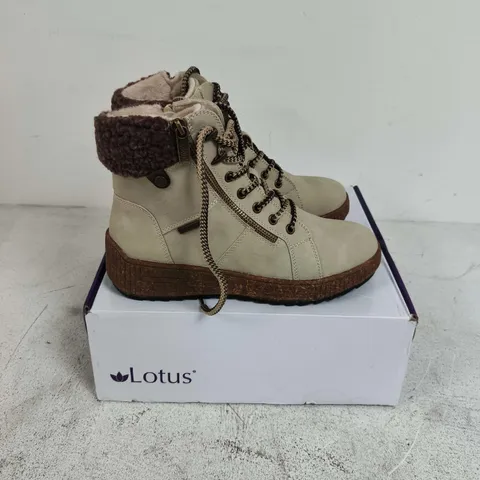 BOXED PAIR OF LOTUS PENRITHE BOOTS IN WINTER WHITE - EU 39