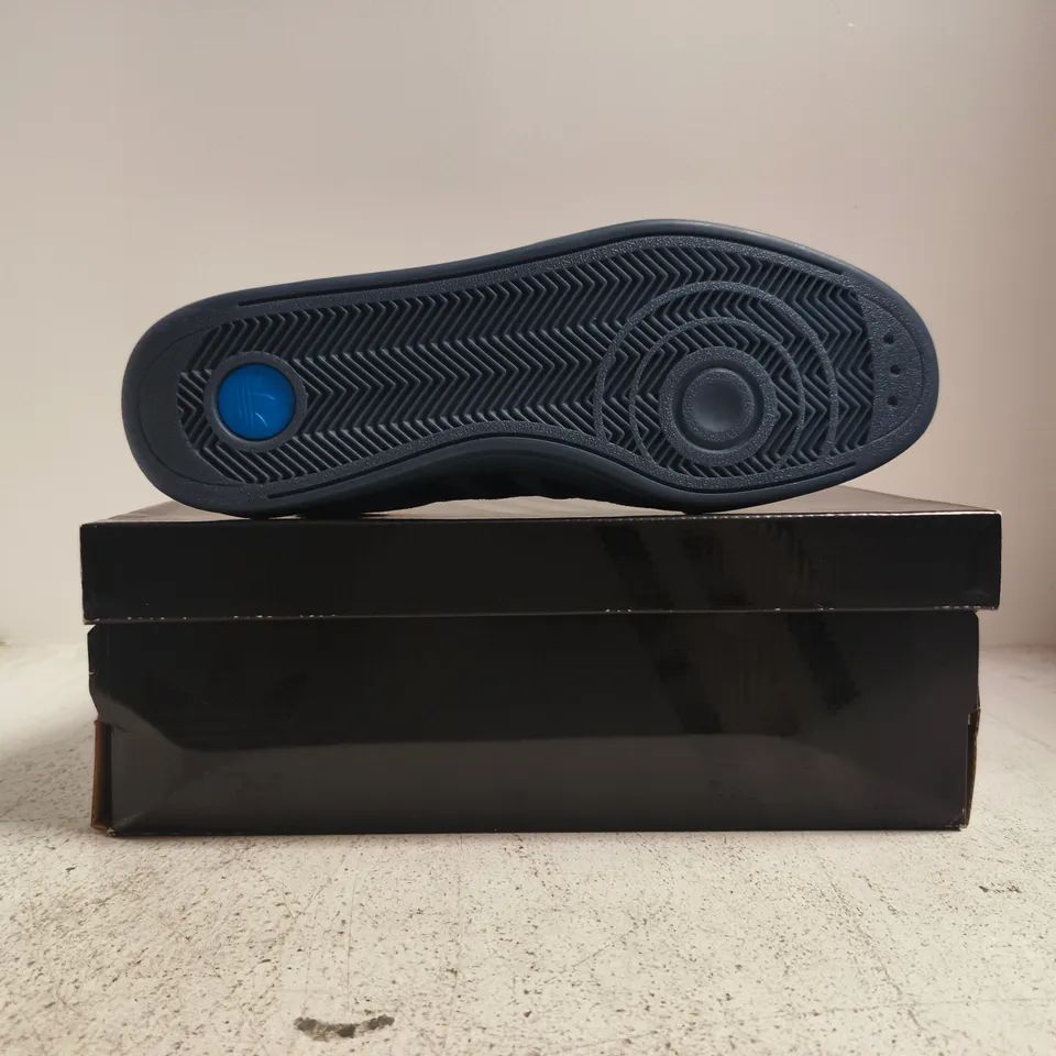 BOXED PAIR OF ADIDAS GLENBURN TRAINERS IN NAVY SIZE UK 10