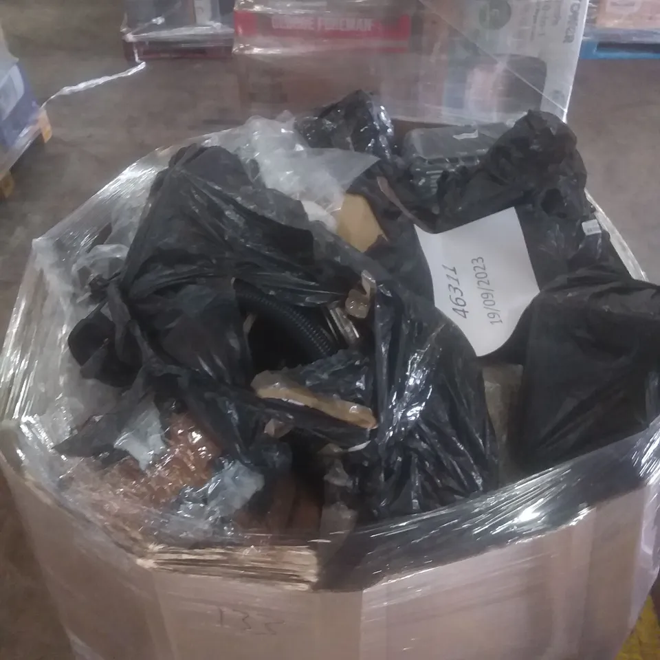 PALLET OF APPROXIMATELY 29 ELECTRICAL ITEMS INCLUDING 