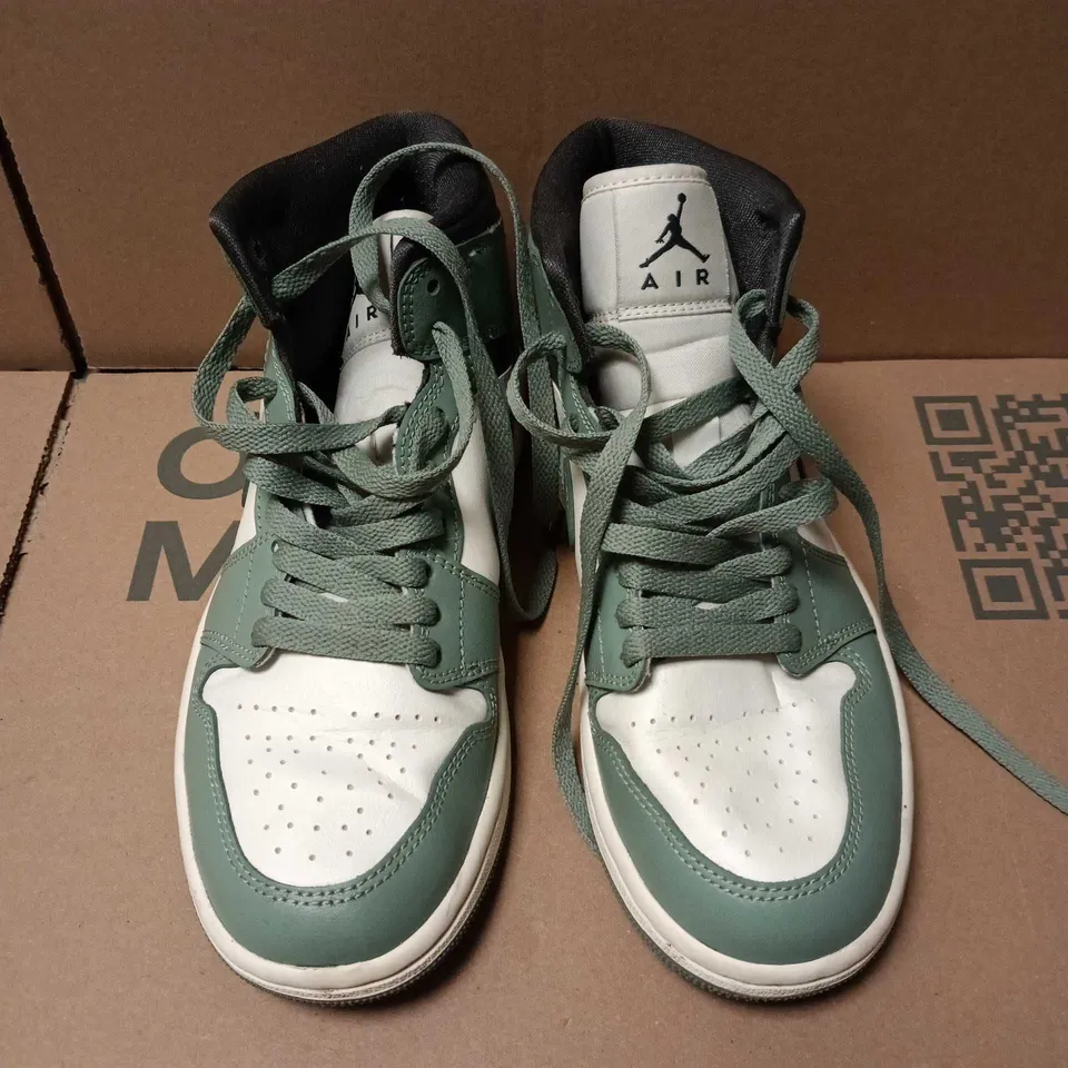 UNBOXED PAIR OF NIKE AIR JORDAN TRAINERS IN GREEN/WHITE - UK 4.5