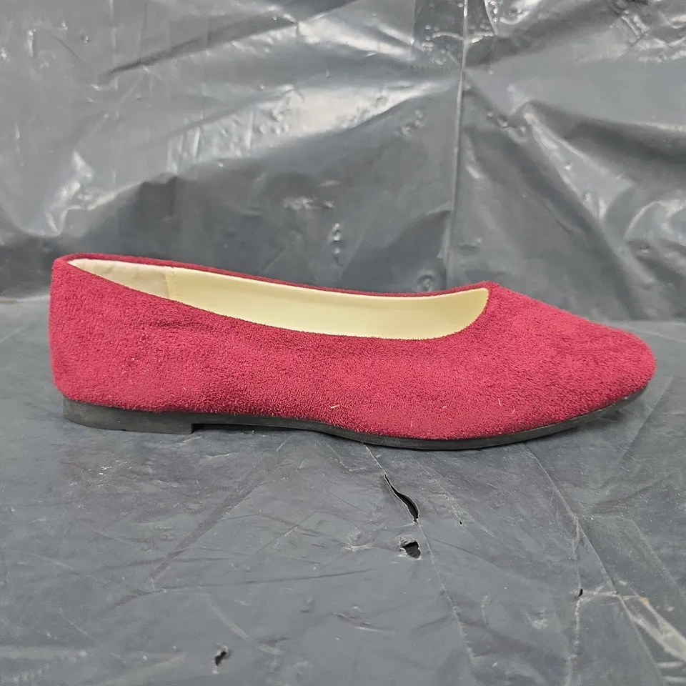 BOXED PAIR OF UNBRANDED LOAFERS SHOES IN WINE RED SIZE EU 39