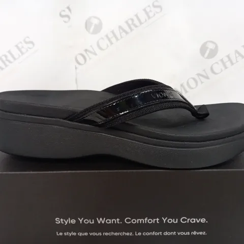 VIONIC PLATFORM OPEN TOE SANDAL IN BLACK - SIZE 6