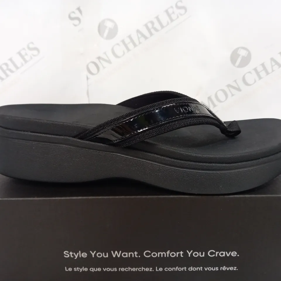 VIONIC PLATFORM OPEN TOE SANDAL IN BLACK - SIZE 6