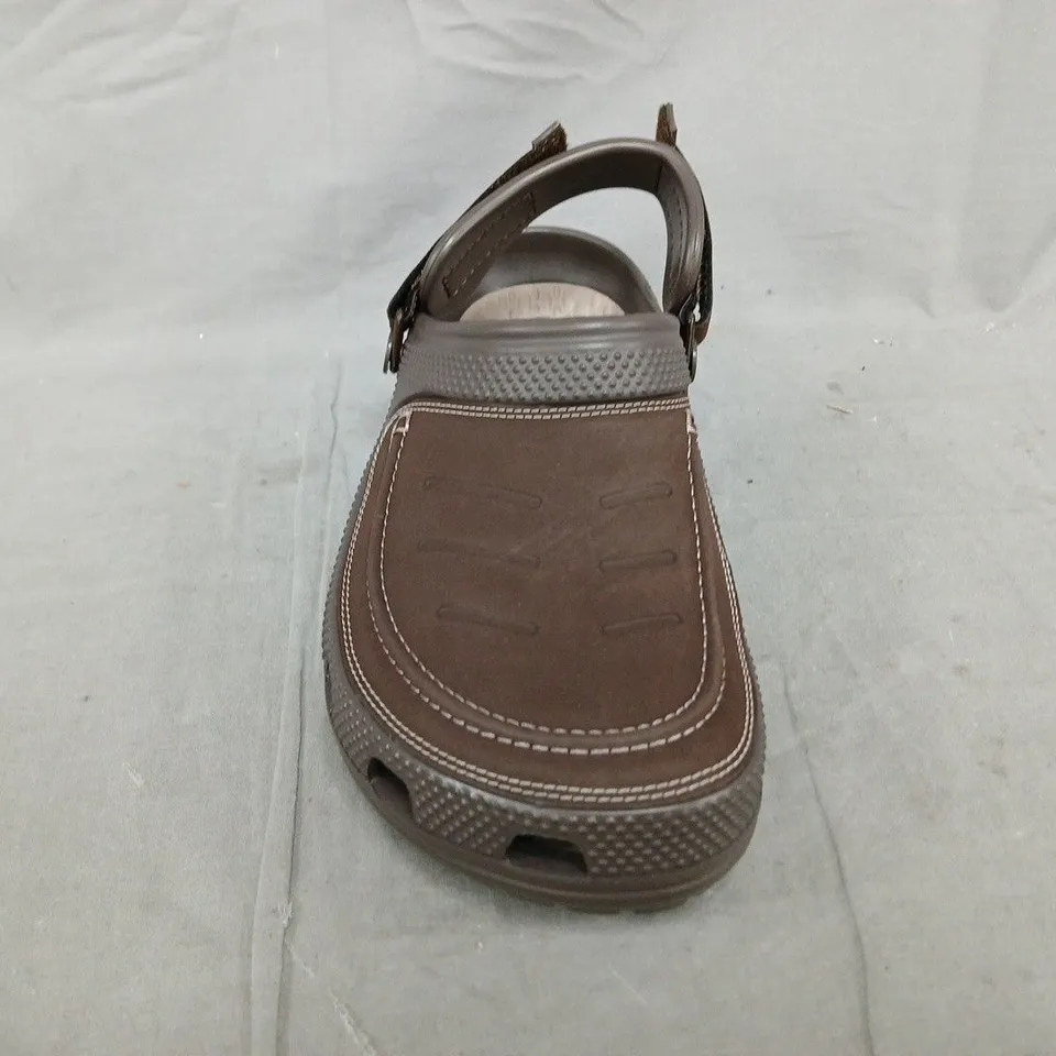 PAIR OF CROCS YUKON VISTA II CLOGS IN BROWN SIZE UK 9
