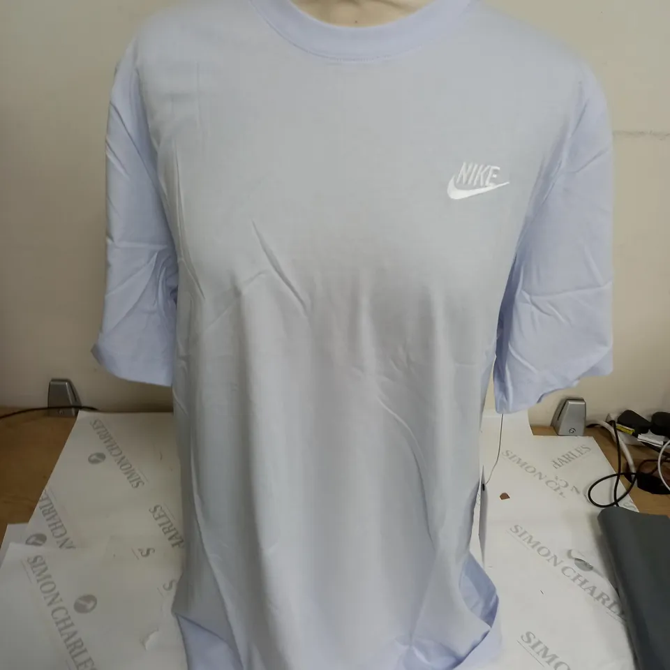 NIKE CORE TEE IN F.GREY - L