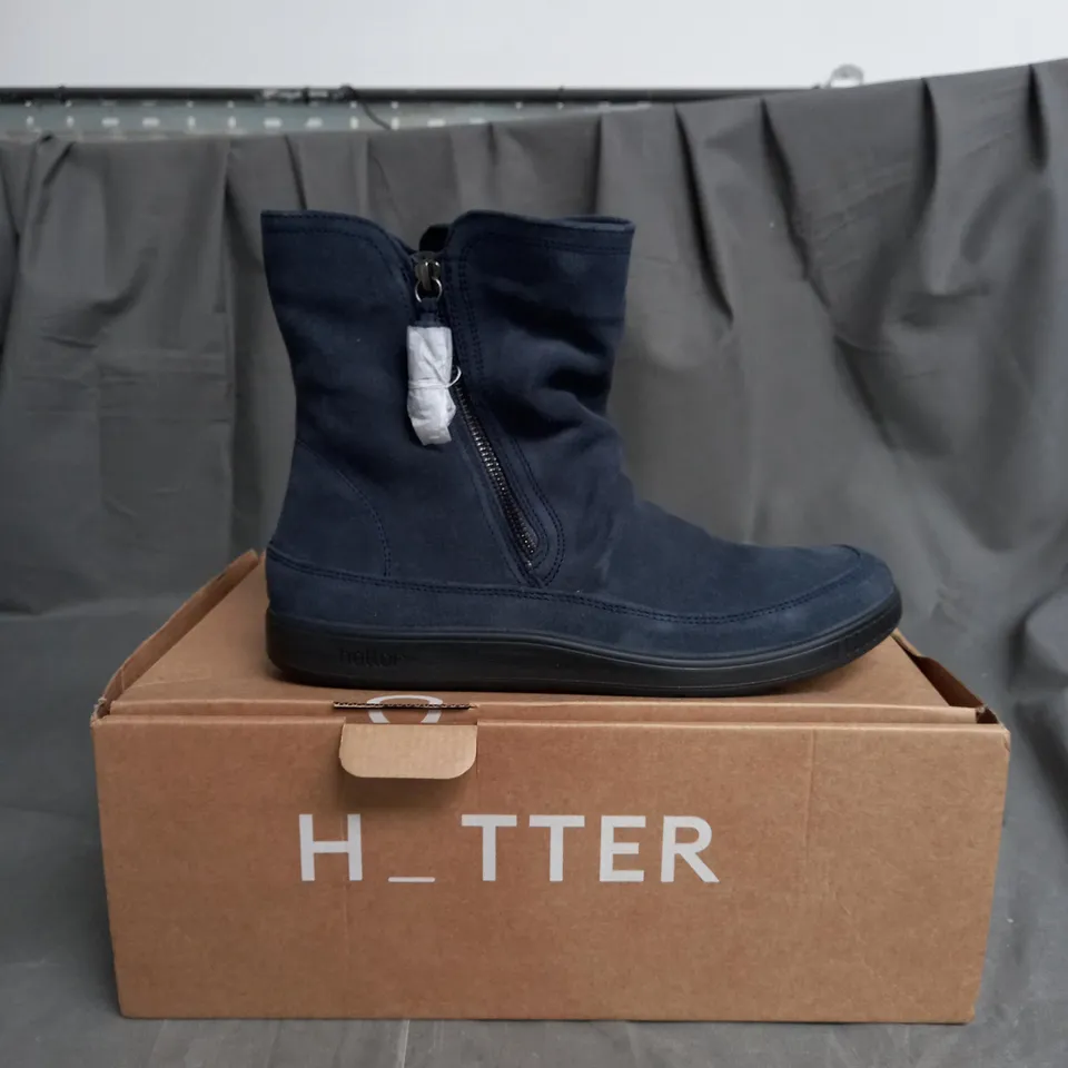 BOXED PAIR OF HOTTER NAVY BLUE SUEDE BOOTS SIZE 7