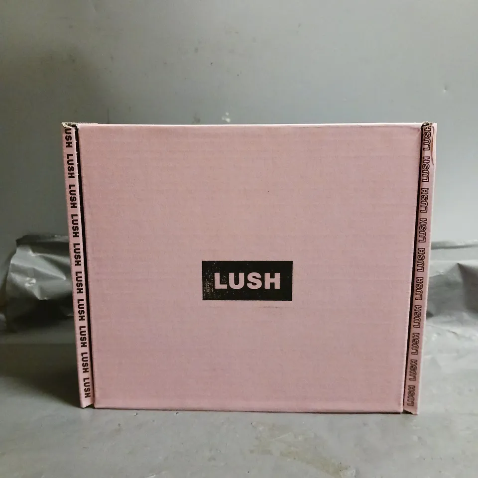 BOXED LUSH SNOW FAIRY SHOWER AND BODY DUO