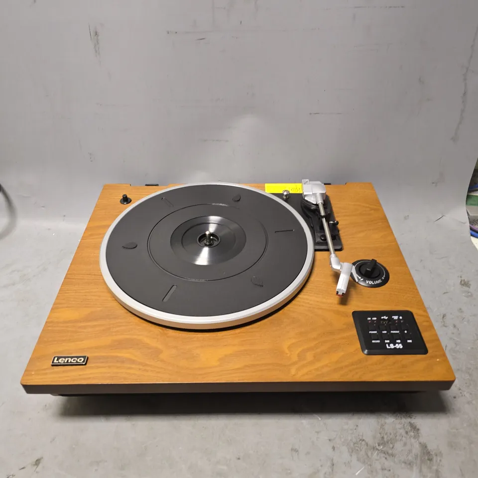 BOXED LENCO TURNTABLE WITH BLUETOOTH AND BUILT IN SPEAKERS - LS-55WA