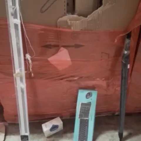 PALLET OF ASSORTED HOUSEHOLD GOODS AND PRODUCTS TO INCLUDE;FACE MASKS,KEYBOARD,BLINDS