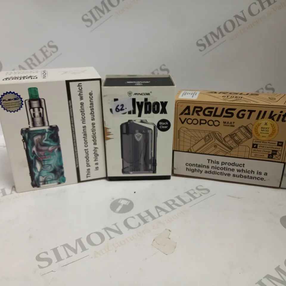 APPROXIMATELY 20 ASSORTED BOXED VAPING PRODUCTS TO INCLUDE VOOPOO ARGUS GT II KIT, INNOKIN ADEPT ZLIDE, RINCOE JELLYBOX 228W MOD ETC.