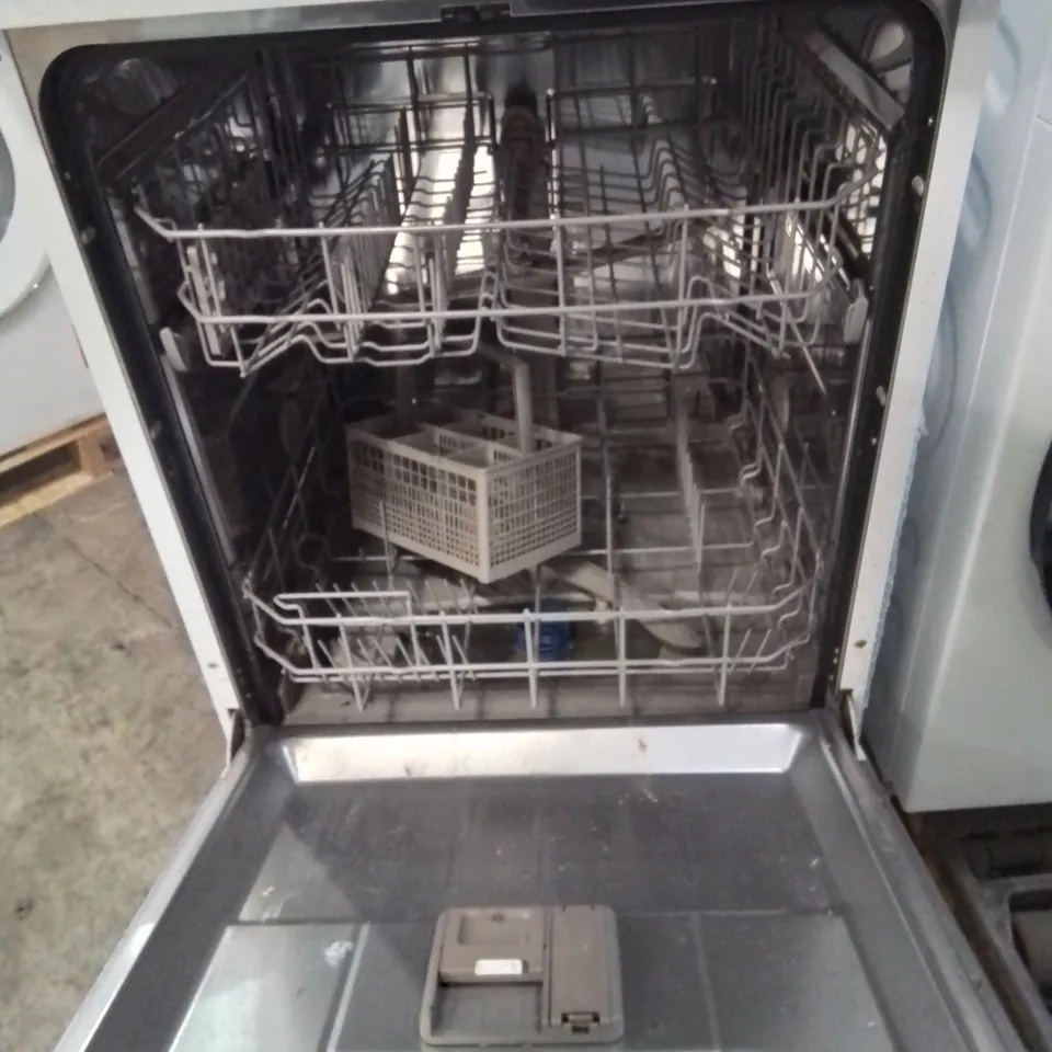 COMFEE' FREESTANDING DISHWASHER FD1201P-W WITH 12 PLACE SETTINGS, CLOUD WASH, DELAY START, HALF LOAD FUNCTION, WHITE