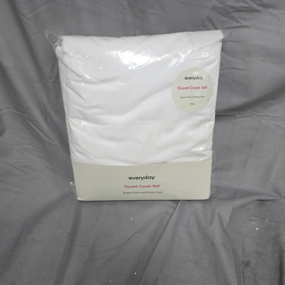 EVERYDAY DUVET COVER SET – KING SIZE
