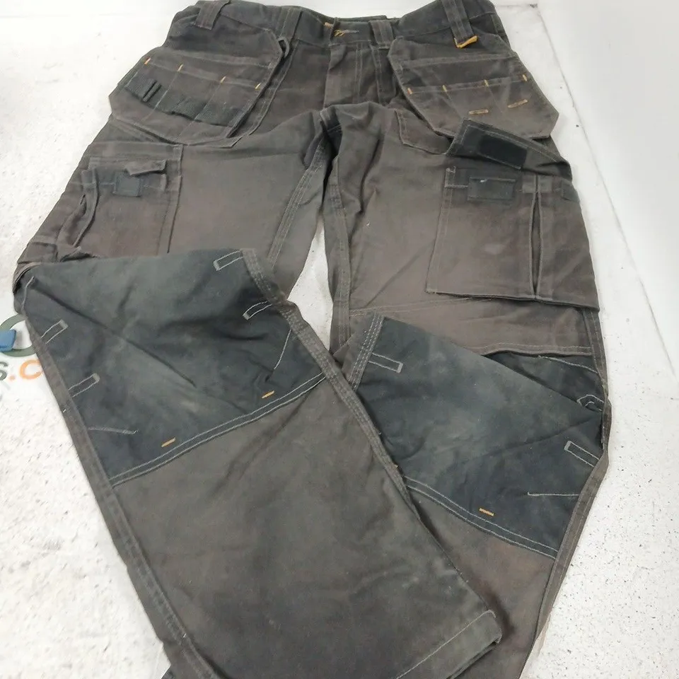 DEWALT BLACK CARGO WORK PANTS – UK 30/31